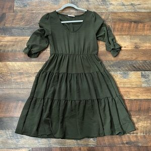 REb in J green dress Sz small